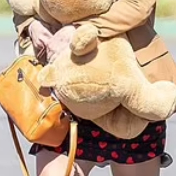 Do NOT buy! ISO: Can anyone identify this bag Britney is carrying? - Picture 7 of 7